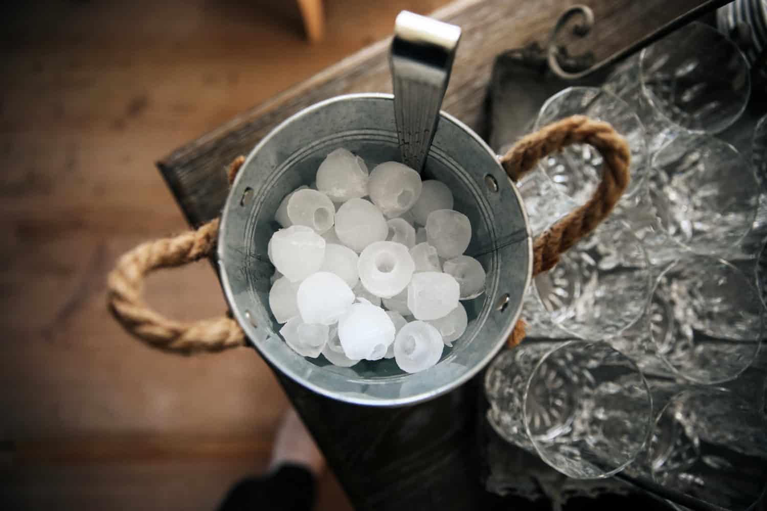 Suchy lód do drinków